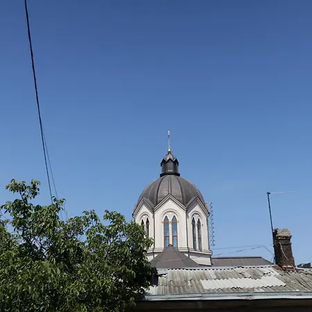 затишна в центрі одеси на караванського *